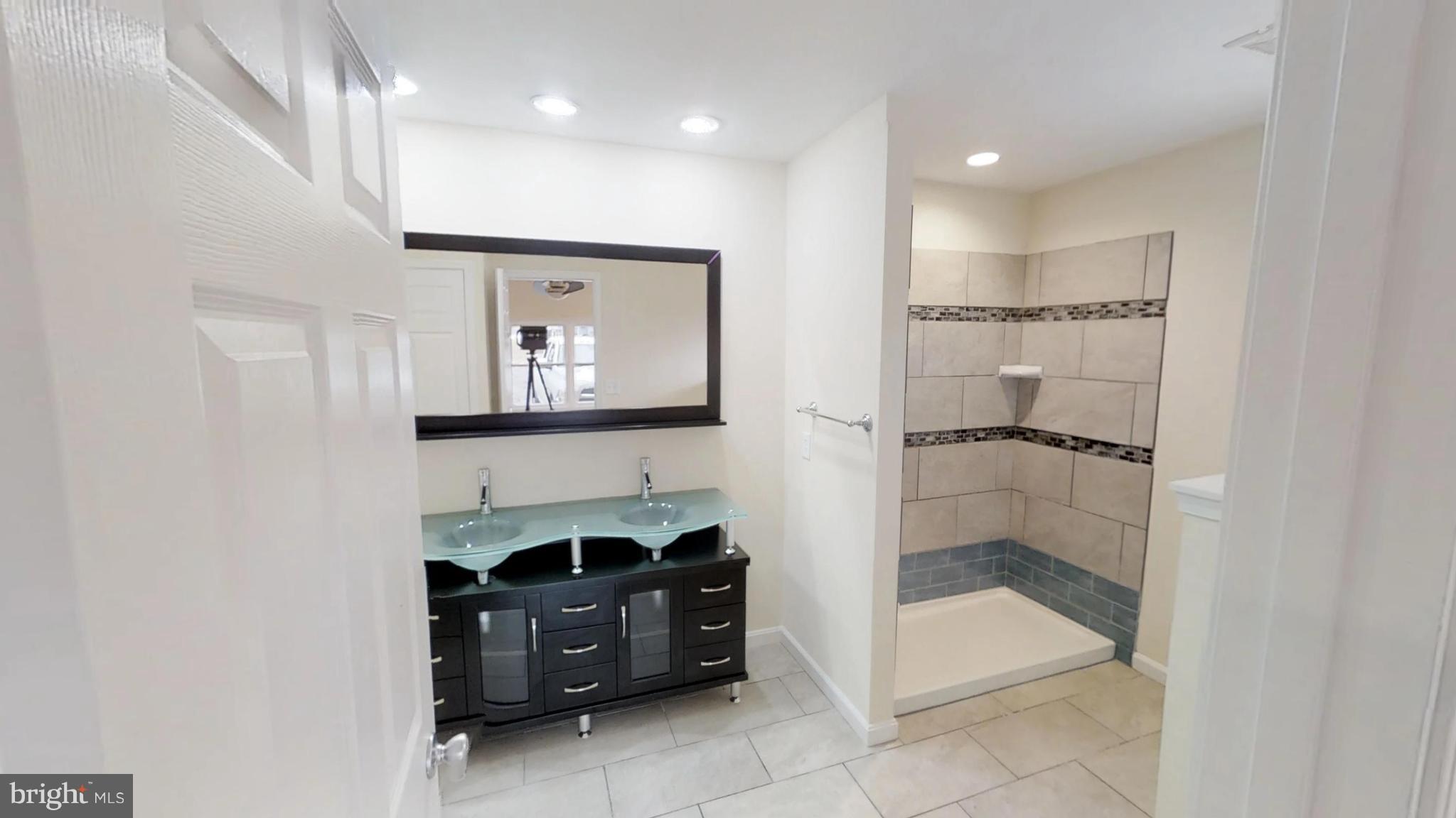21410 Springfield Road Bushwood, MD 20618 - Photo 5 of 47 Master Bathroom Tile floor