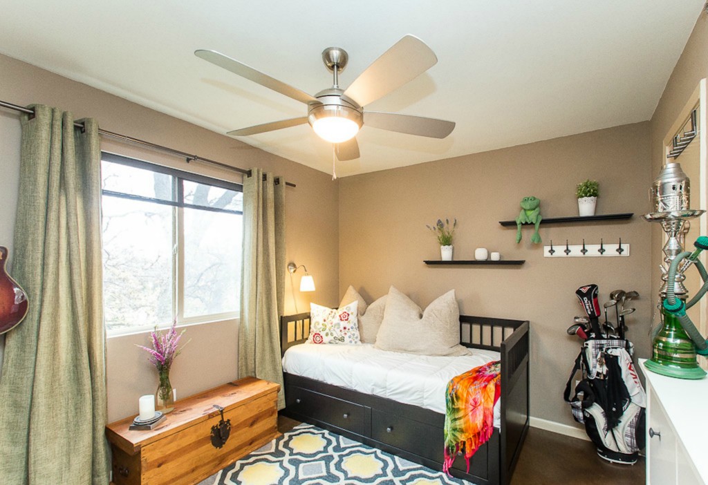 41 Waller Street, Unit 308 Austin, TX 78702 - Photo 23 of 34 a bedroom with bed and a chandelier