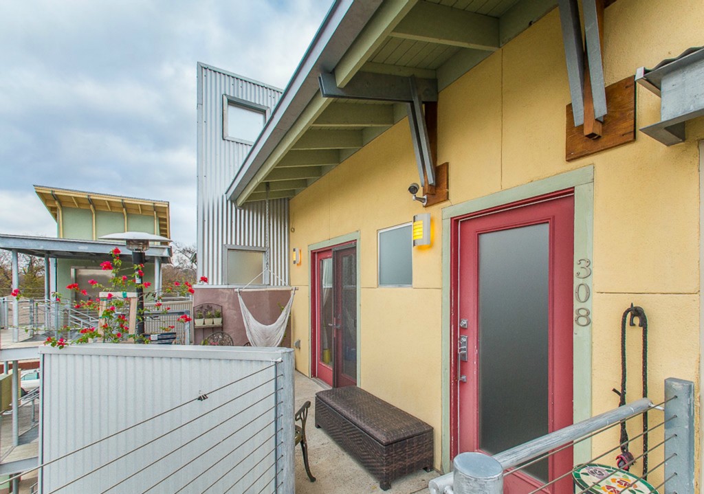 41 Waller Street, Unit 308 Austin, TX 78702 - Photo 32 of 34 a view of living room