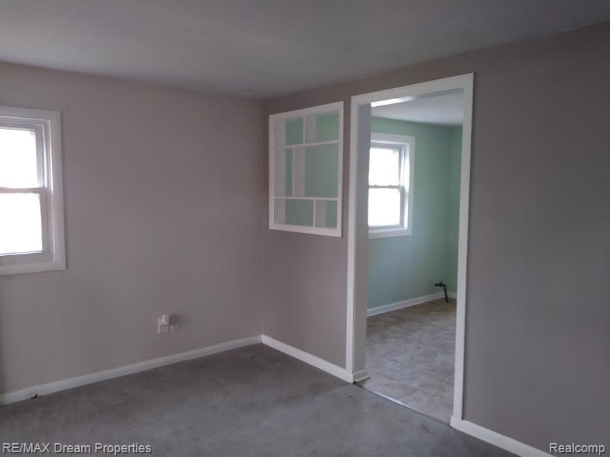 6738 Inkster LR DR.jpg