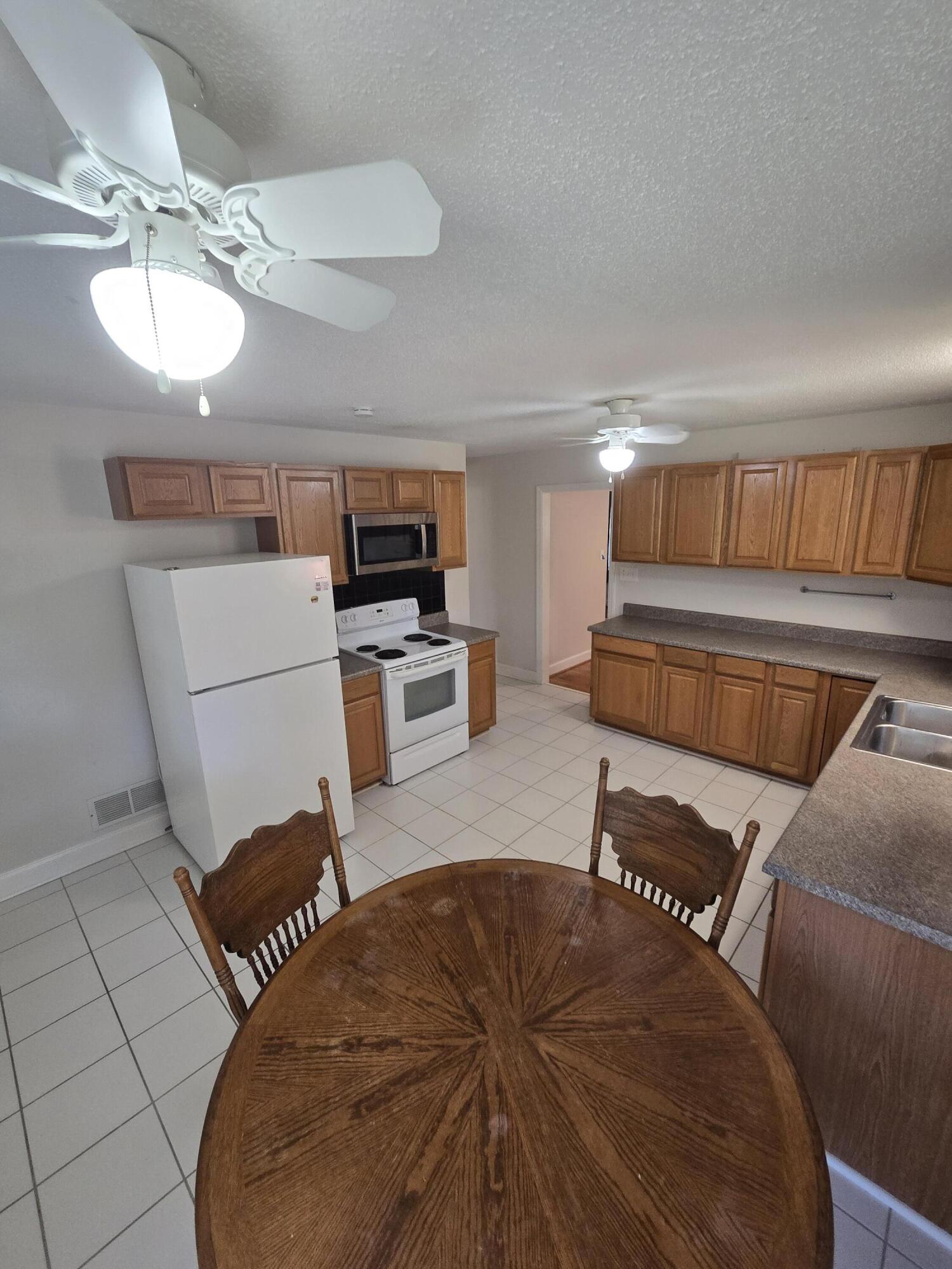 1031 Clark Road Southwest Aiken, SC 29803 - Photo 7 of 28