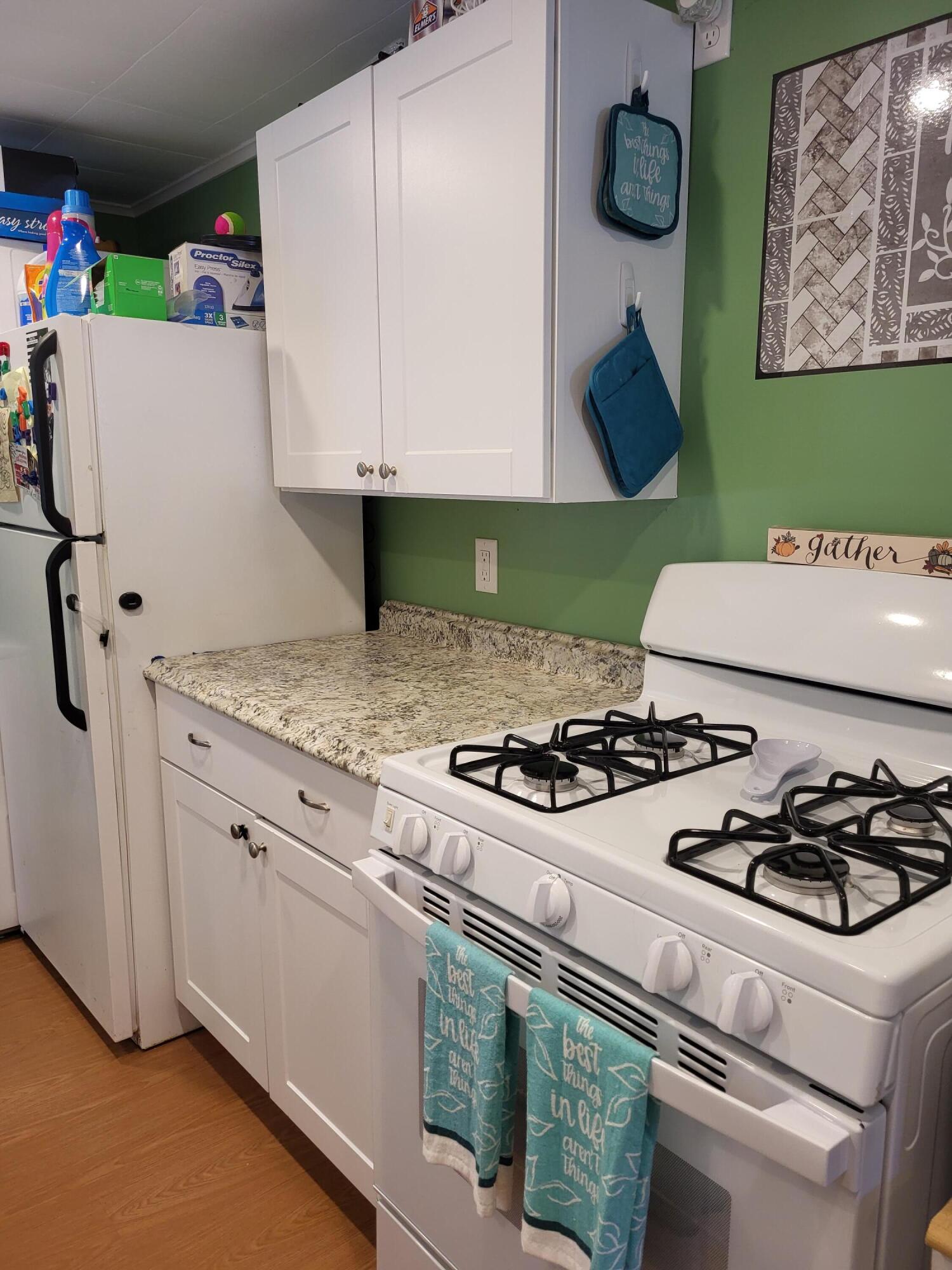 26 Gitche Gumee Road Buzzards Bay, MA 02532 - Photo 4 of 17 kitchen