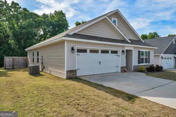 $274,900 | 137 Red Tail Circle, Byron, GA 31008