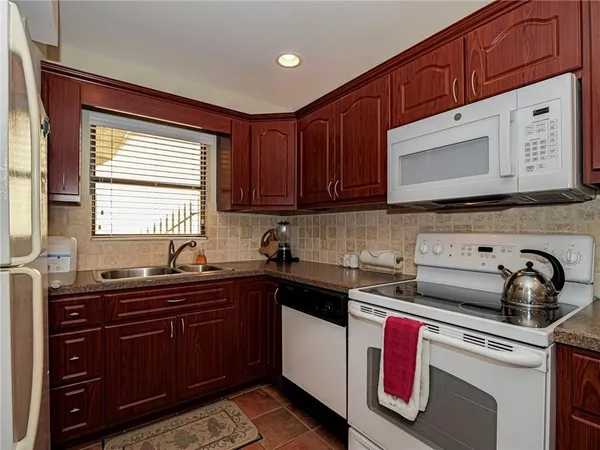 $7,800 | 3939 Ocean Drive, Unit 201B, Vero Beach, FL 32963