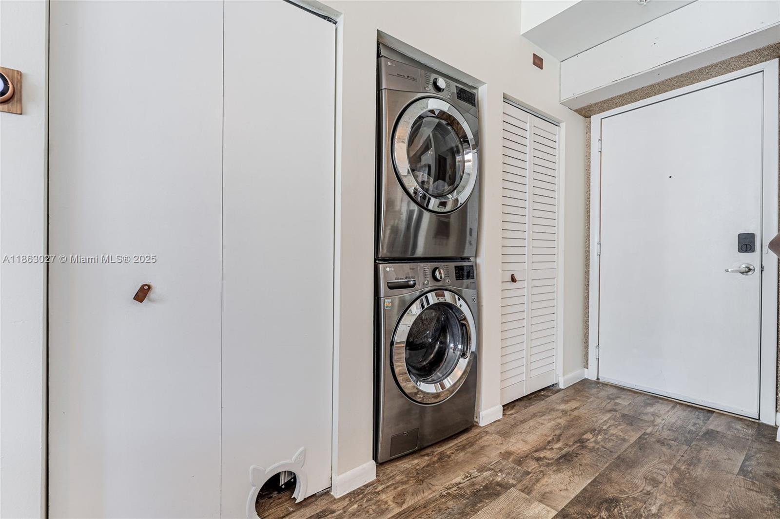 133 Northeast 2nd Avenue, Unit 1208 Miami, FL 33132 - Photo 26 of 33 a utility room with dryer and washer