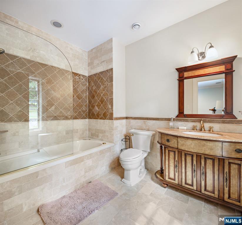 146 East Allendale Road Saddle River, NJ 07458 - Photo 15 of 28 a bathroom with a toilet a sink and a bathtub
