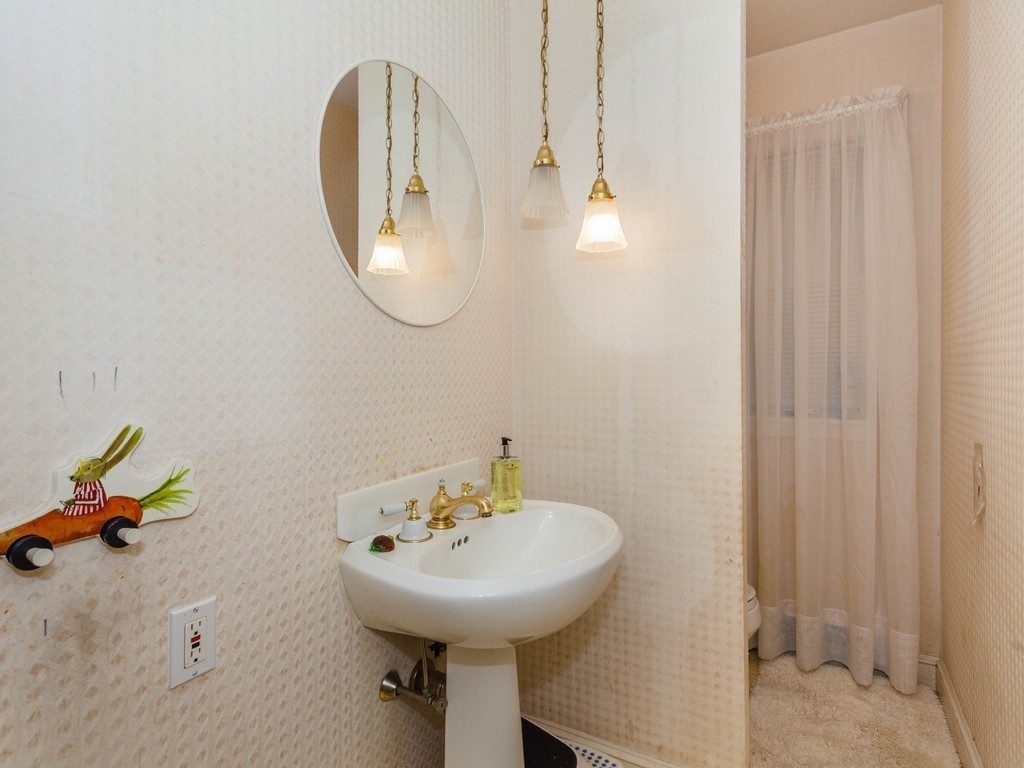 53 Rowena Road Newton, MA 02459 - Photo 11 of 24