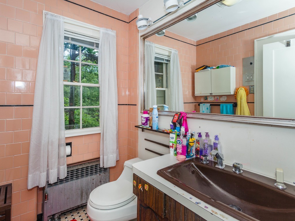 53 Rowena Road Newton, MA 02459 - Photo 18 of 24