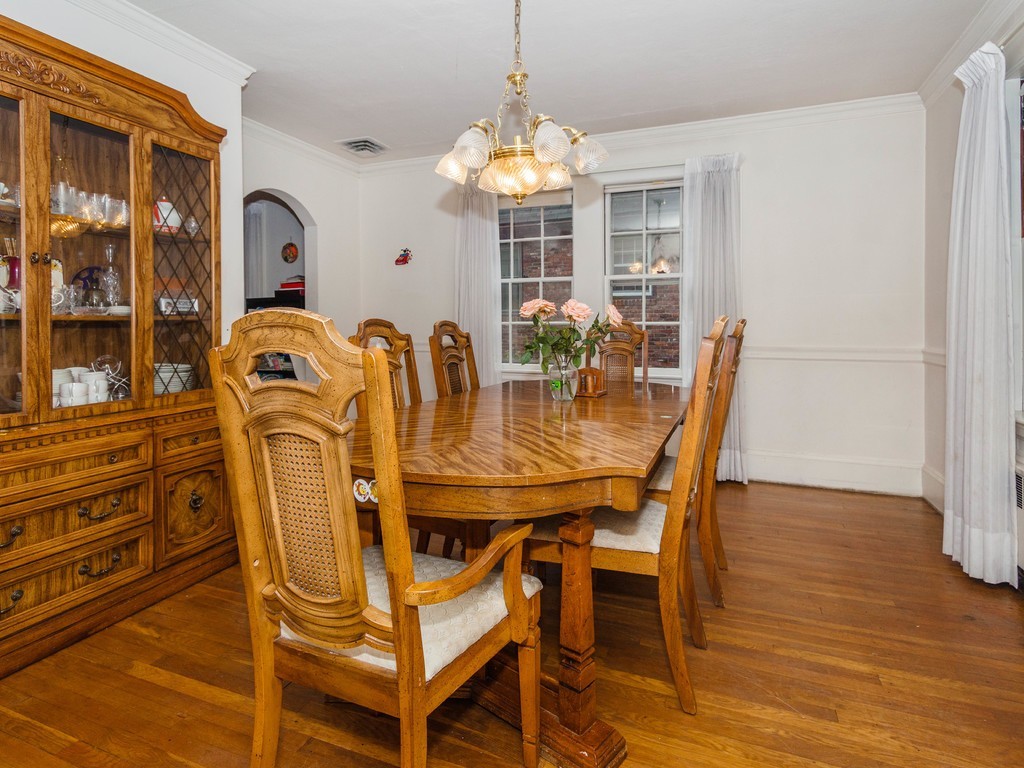 53 Rowena Road Newton, MA 02459 - Photo 5 of 24