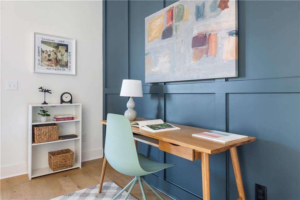 1160 Boulevard Southeast, Unit 11 Atlanta, GA 30312 - Photo 23 of 32 a room that has a table and chairs in it