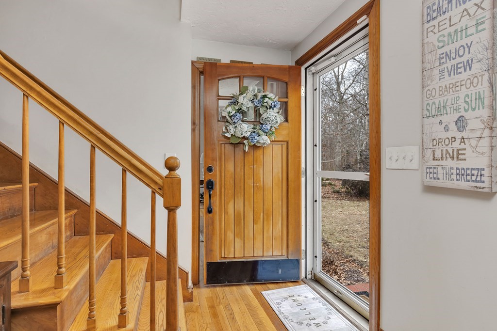 27 Crestview Drive Sandwich, MA 02537 - Photo 4 of 31