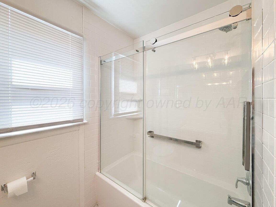 1109 Callahan Street Amarillo, TX 79106 - Photo 18 of 23 a bathroom with a glass shower door