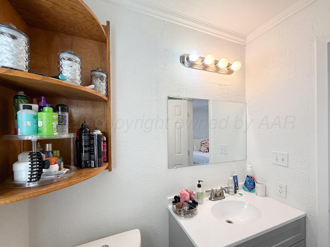1109 Callahan Street Amarillo, TX 79106 - Photo 20 of 23 a bathroom with a sink and a mirror