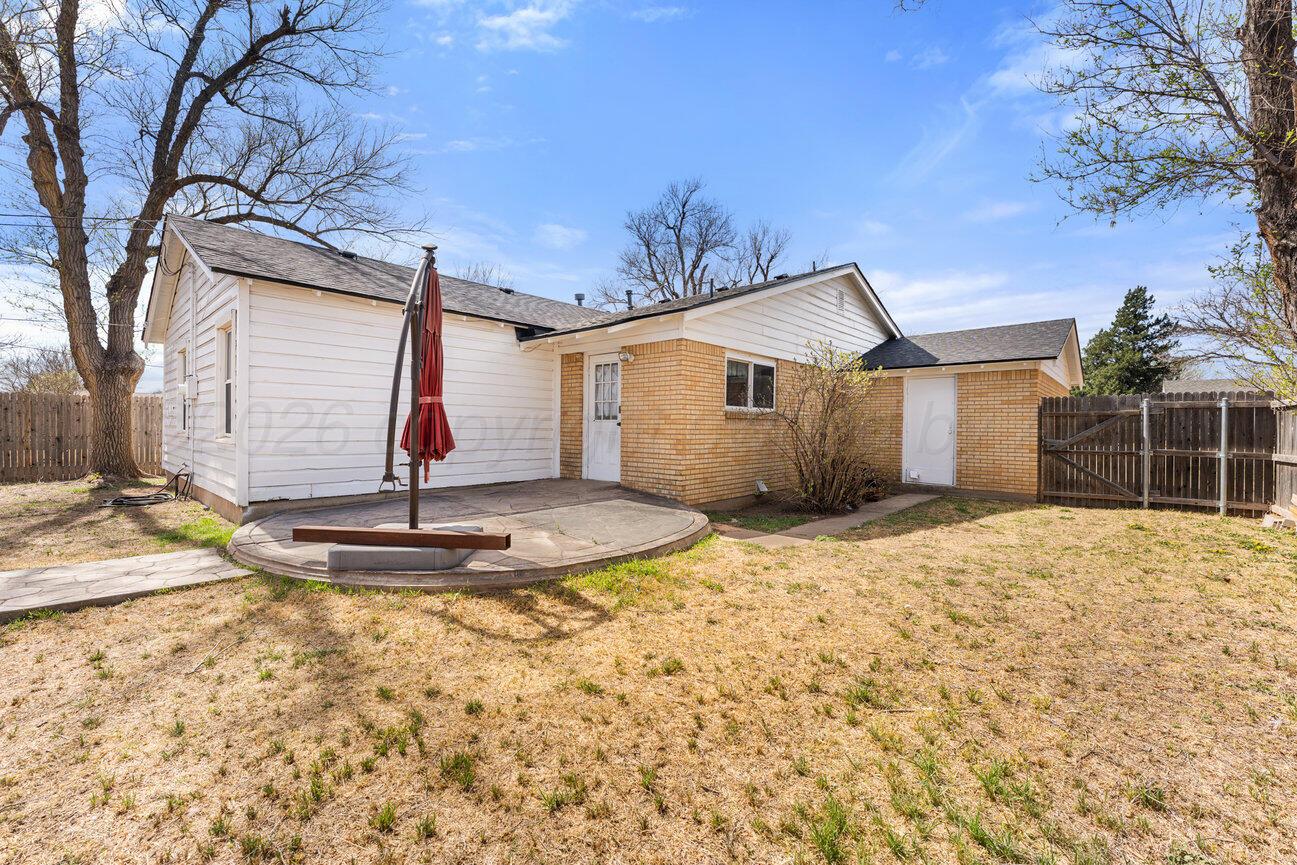 1109 Callahan Street Amarillo, TX 79106 - Photo 4 of 23 a front view of a house with a yard