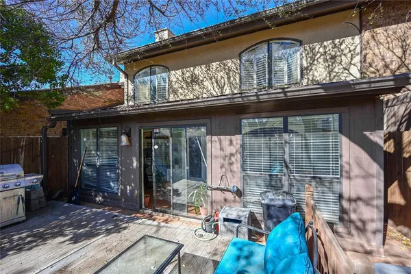 a view of house with outdoor seating space