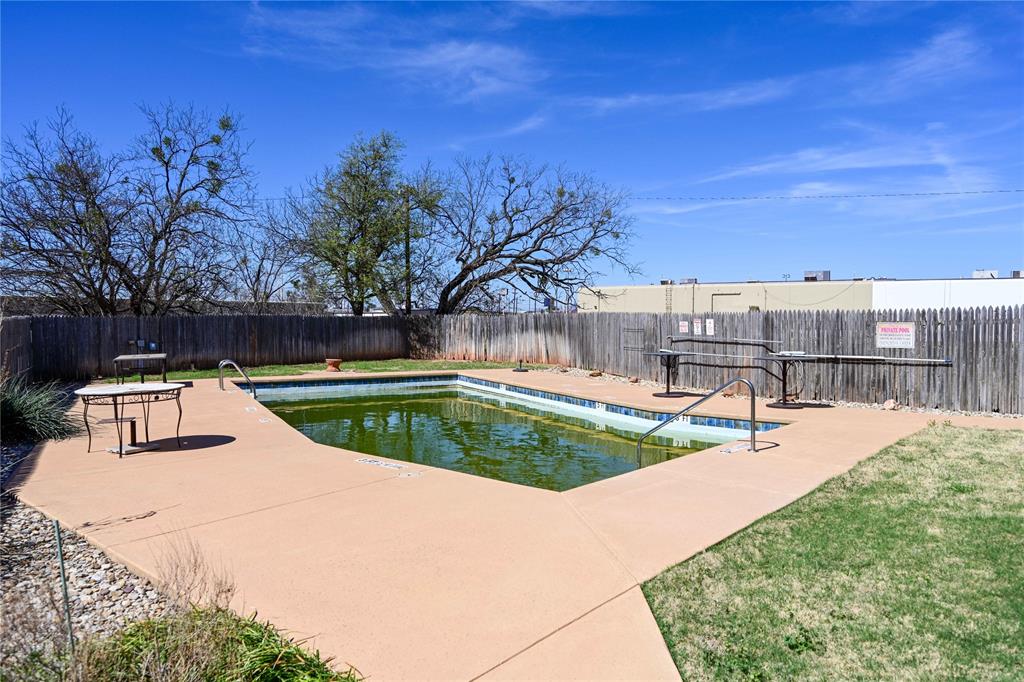 32 Rue Maison Abilene, TX 79605 - Photo 39 of 39 Clubhouse Pool