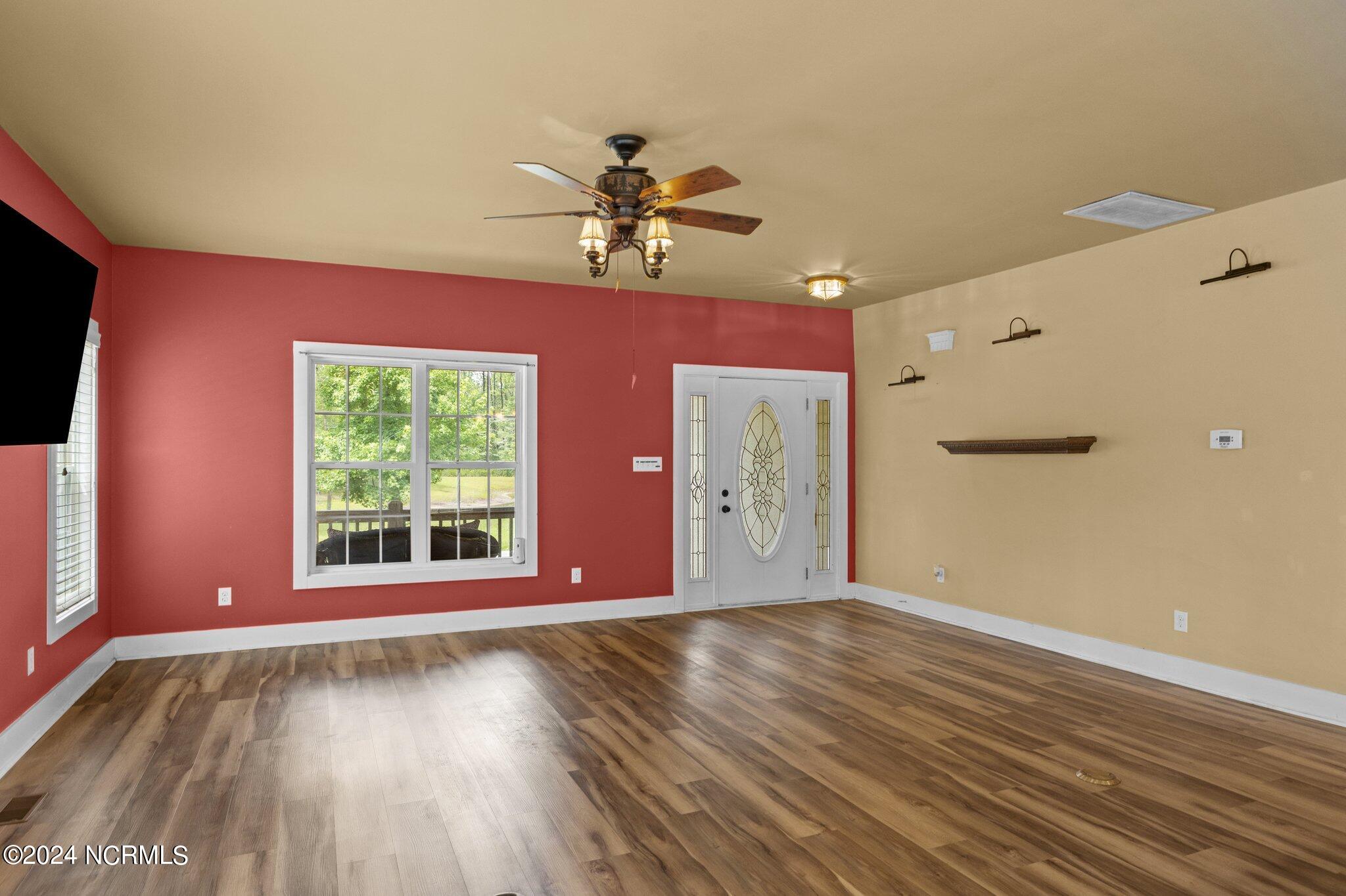 555 Eagle Road Newport, NC 28570 - Photo 7 of 57 LIVING ROOM AREA