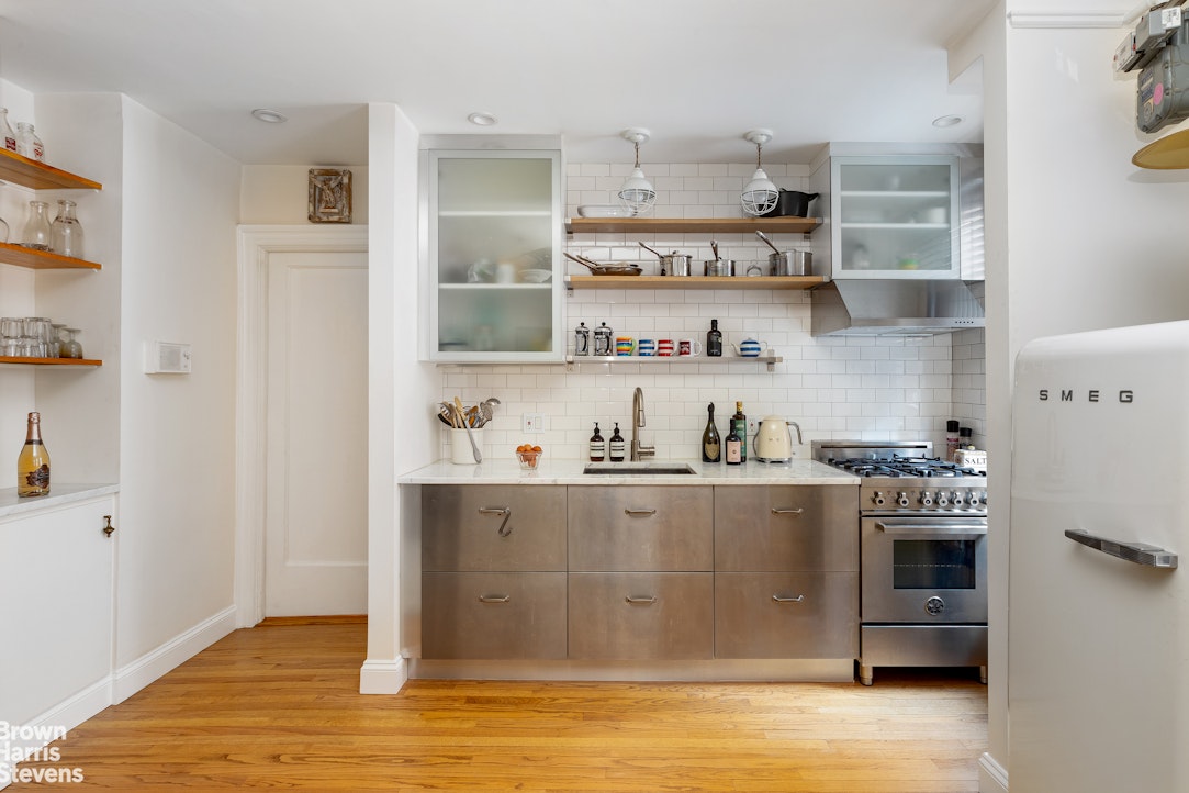 333 East 80th Street, Unit 2D Manhattan, NY 10075 - Photo 5 of 11