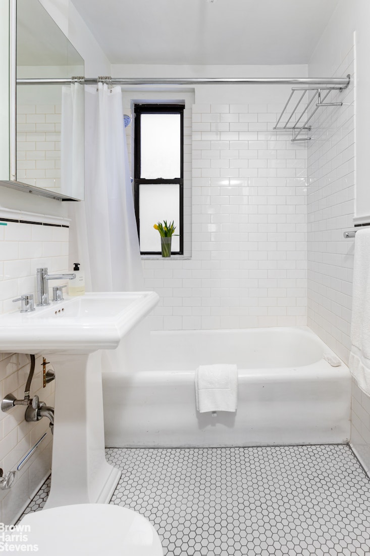 333 East 80th Street, Unit 2D Manhattan, NY 10075 - Photo 8 of 11