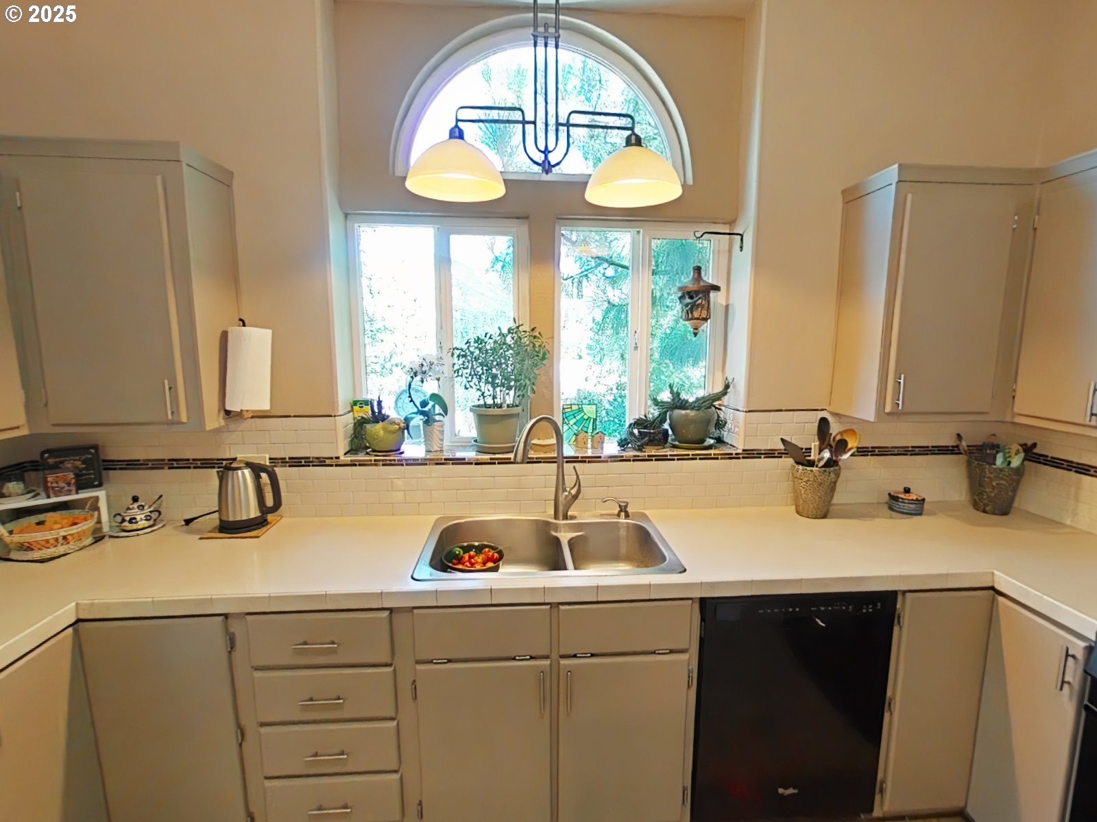 6412 Cherry Heights Road The Dalles, OR 97058 - Photo 8 of 48