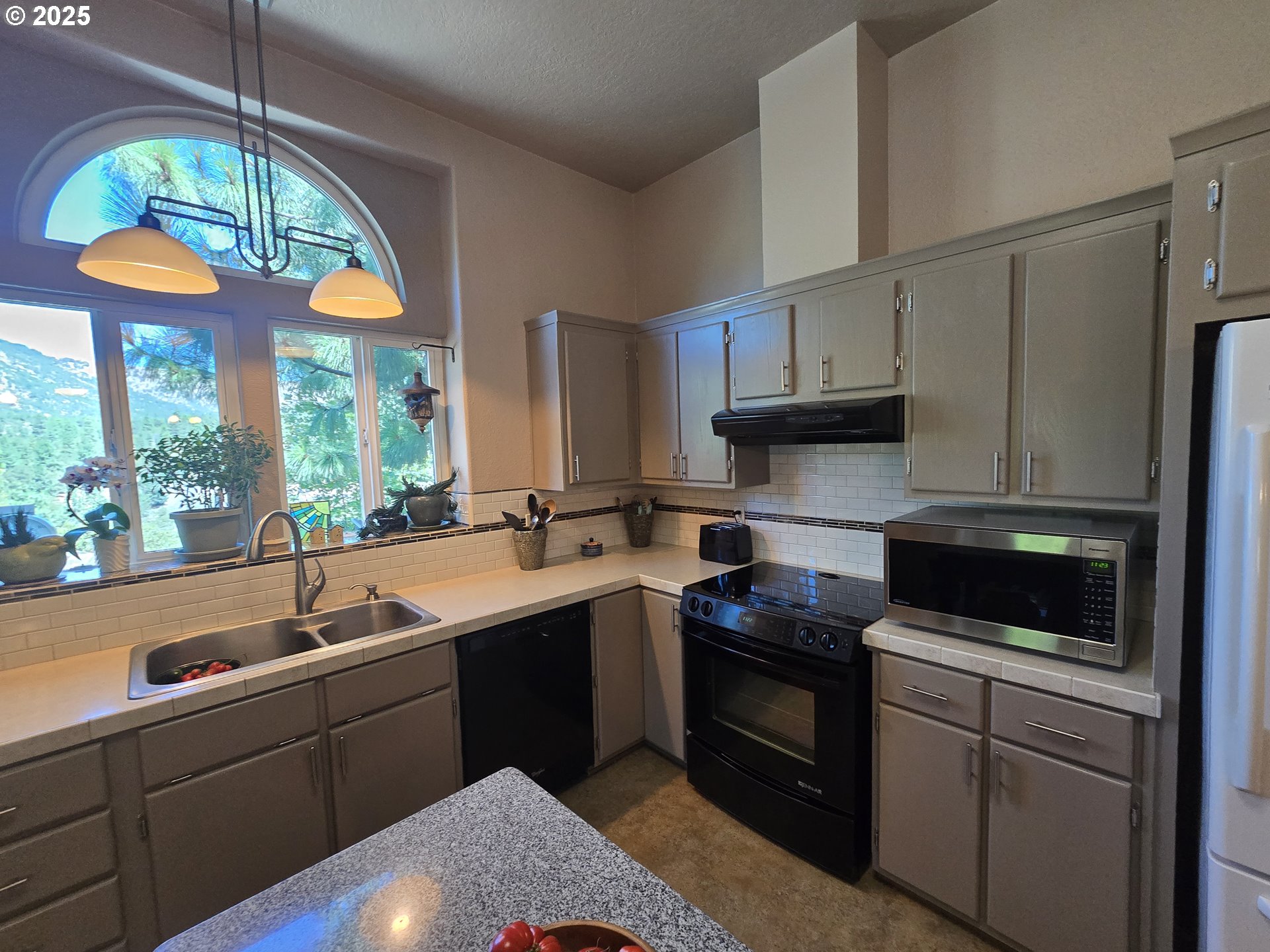 6412 Cherry Heights Road The Dalles, OR 97058 - Photo 9 of 48