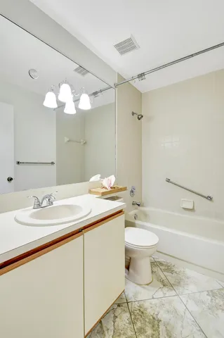 $2,350 | 104 Half Moon Circle, Unit C3, Hypoluxo, FL 33462