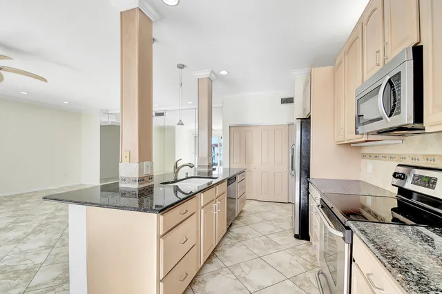 $2,350 | 104 Half Moon Circle, Unit C3, Hypoluxo, FL 33462