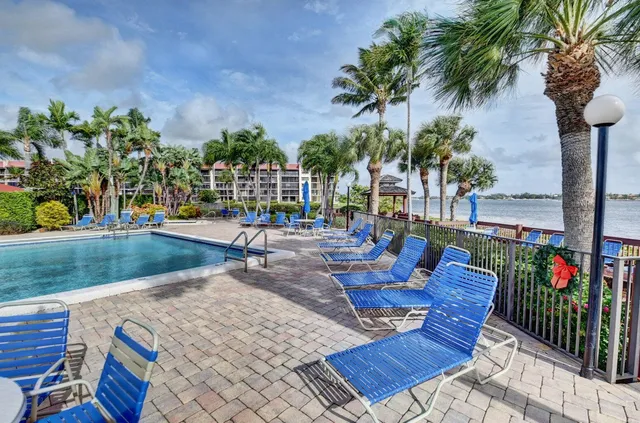 $2,350 | 104 Half Moon Circle, Unit C3, Hypoluxo, FL 33462