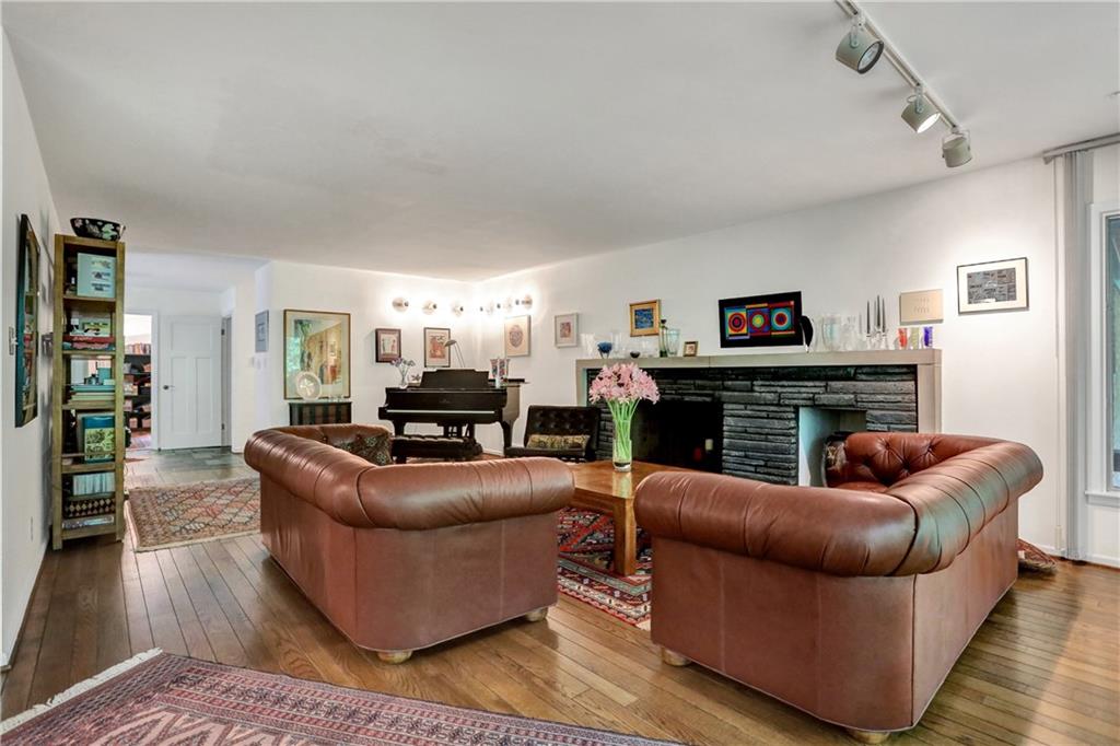 7928 Spring Mill Road Indianapolis, IN 46260 - Photo 19 of 47 Gallery Image 19