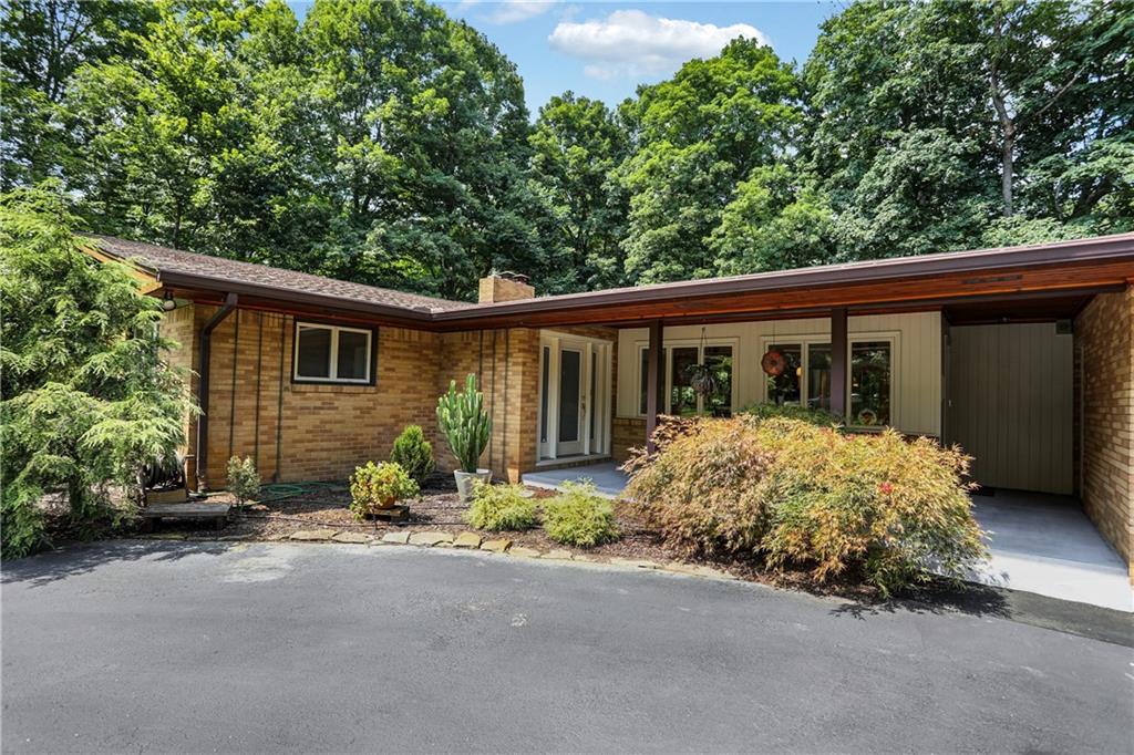 7928 Spring Mill Road Indianapolis, IN 46260 - Photo 4 of 47 Gallery Image 4