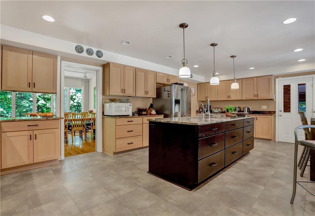 7928 Spring Mill Road Indianapolis, IN 46260 - Photo 7 of 47 Gallery Image 7