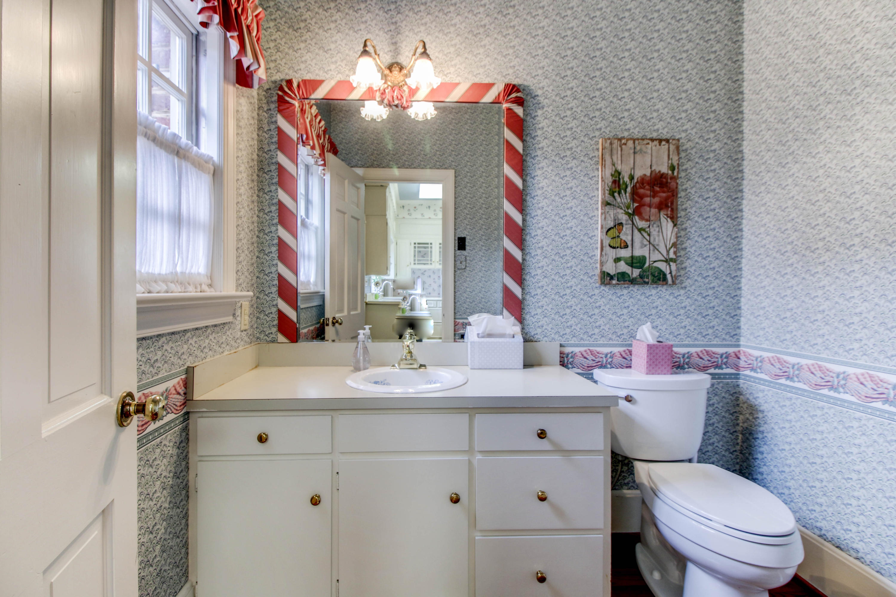3866 Winding Way Road Southwest Roanoke, VA 24015 - Photo 23 of 71 Powder Room