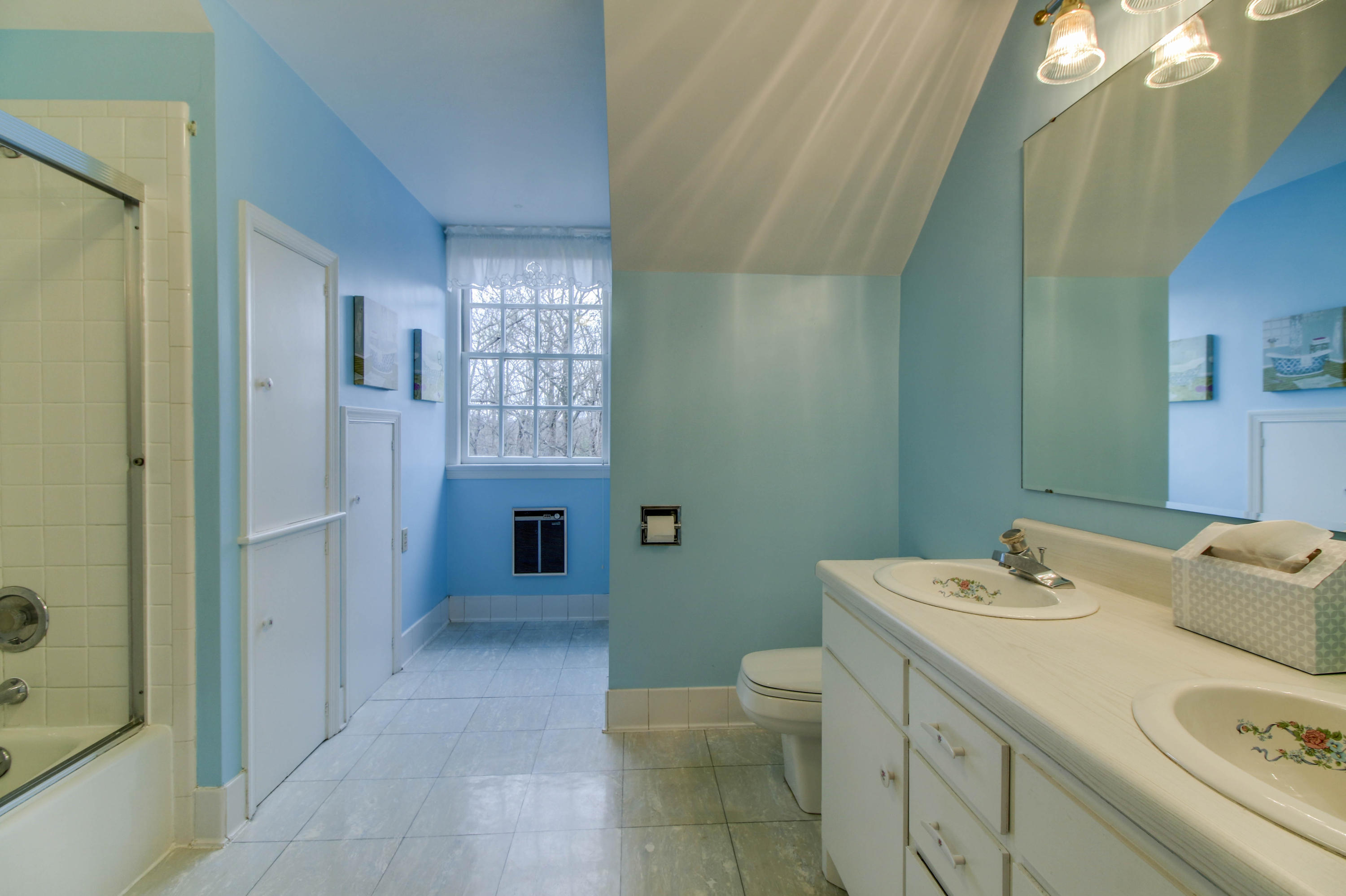 3866 Winding Way Road Southwest Roanoke, VA 24015 - Photo 43 of 71 Upper Level Second Bathroom