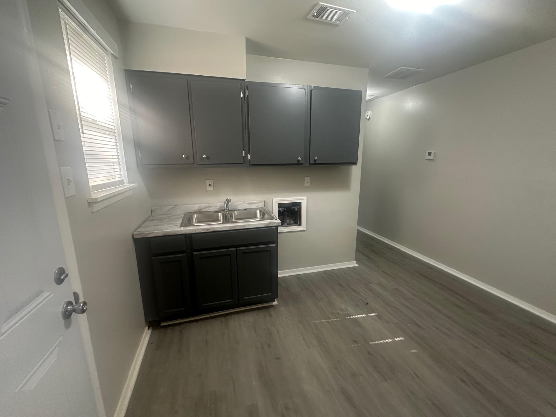 499 Baltimore Street Memphis, TN 38111 - Photo 6 of 9 a room with wooden floor and furniture