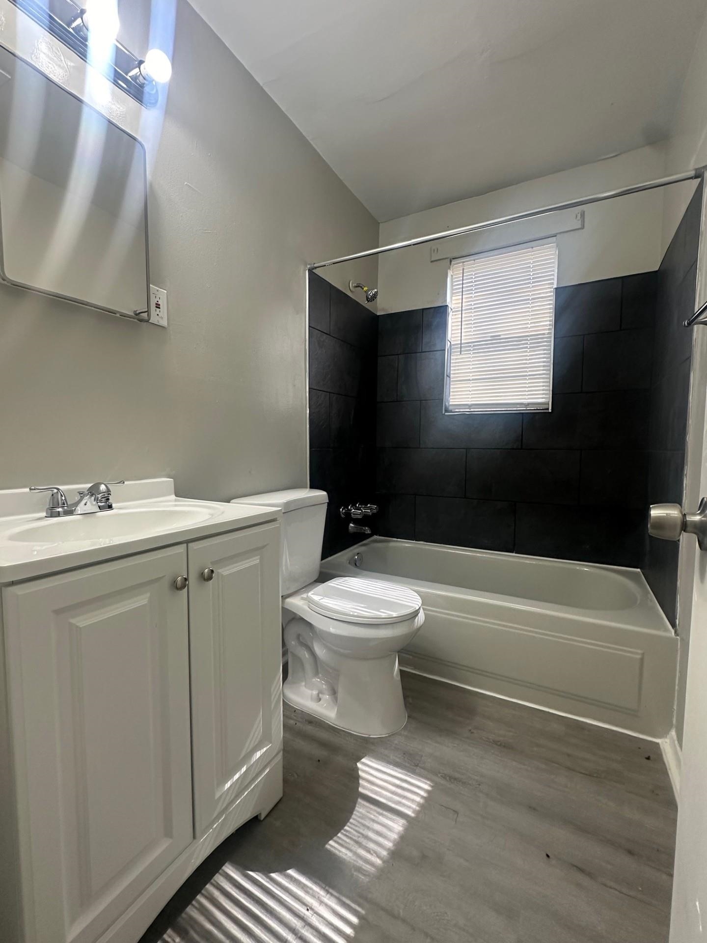 499 Baltimore Street Memphis, TN 38111 - Photo 7 of 9 a bathroom with a sink a toilet and a bathtub