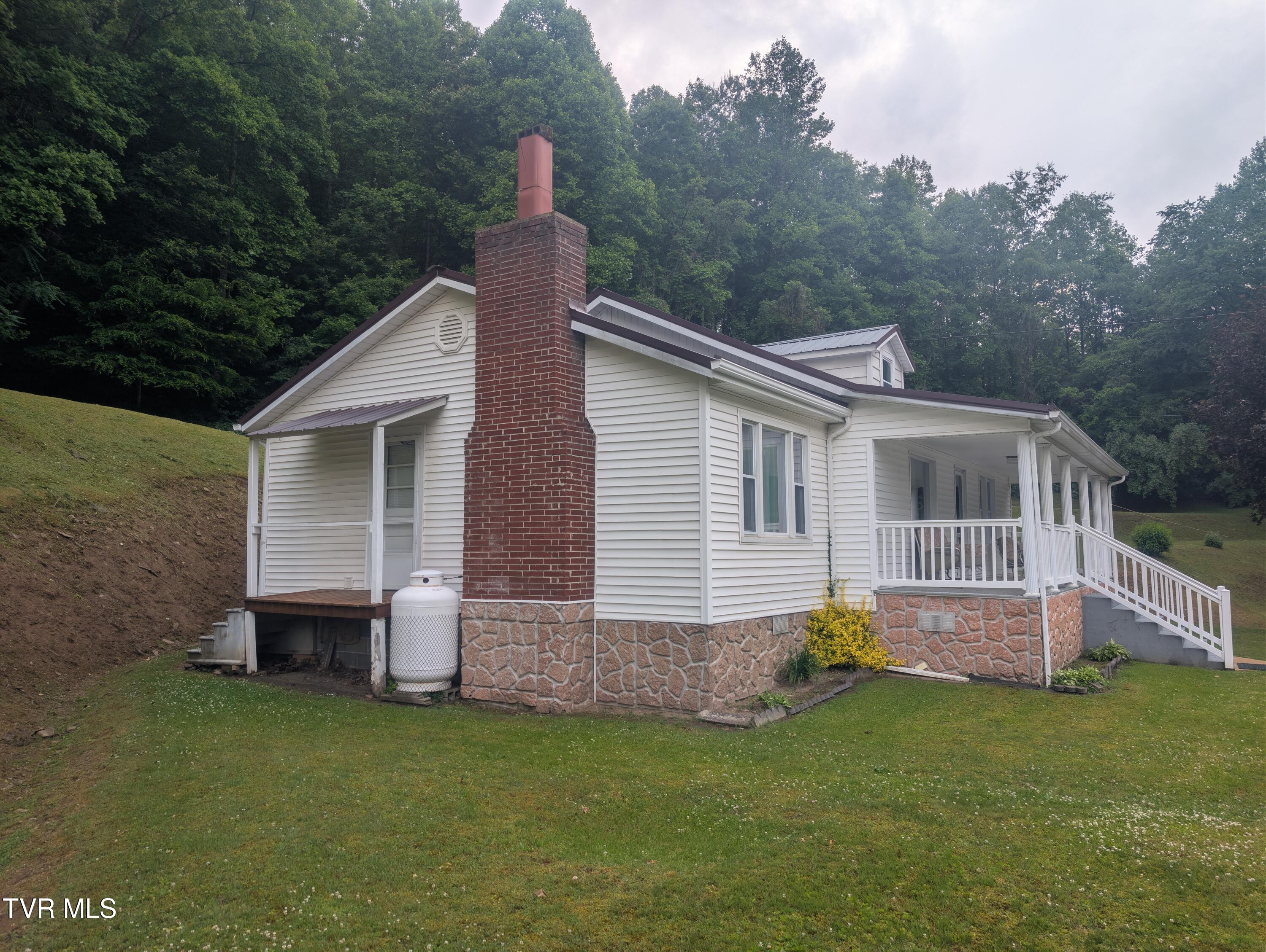 9912 Sandlick Road Bee, VA 24217 - Photo 2 of 26 PXL_20260521_224122723