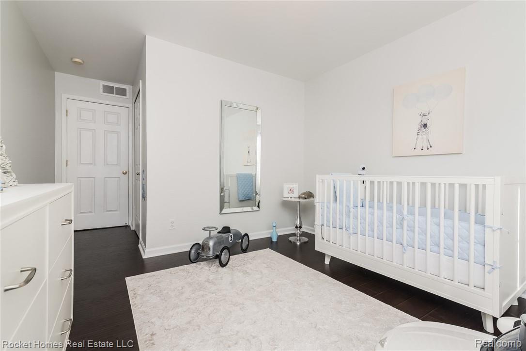 20650 Dunham Road Clinton Township, MI 48038 - Photo 17 of 24 018-photo-bedroom-6265810.jpg