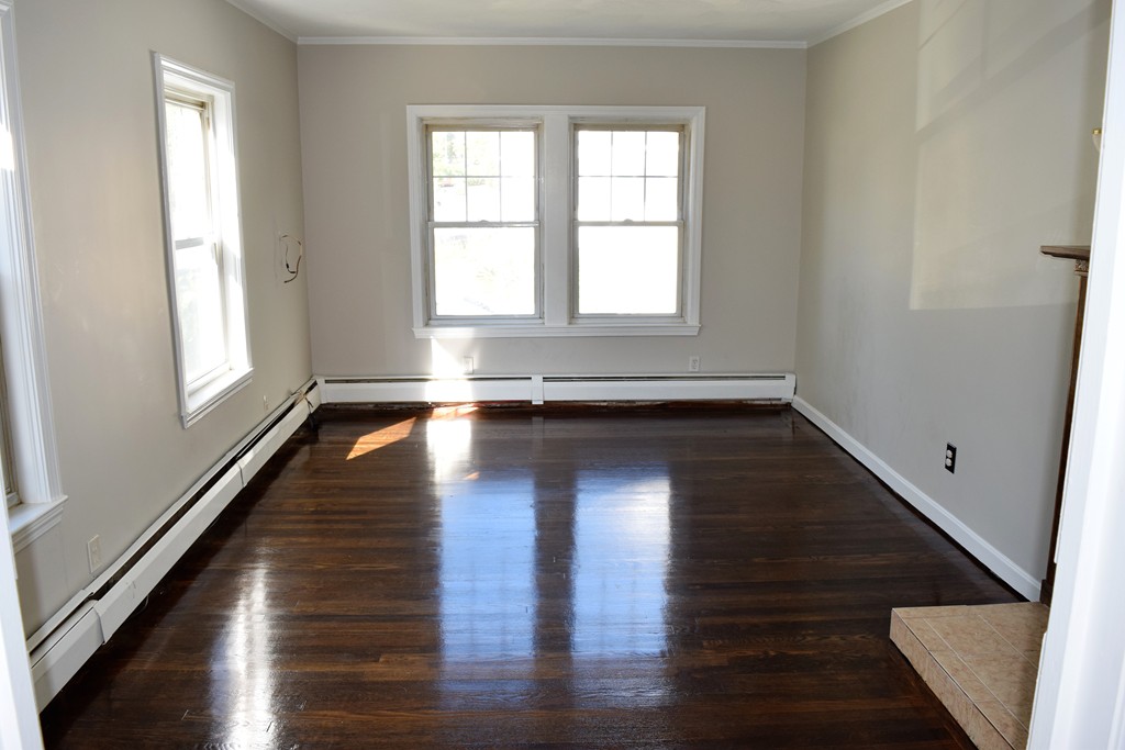 115 Ashcroft Road Medford, MA 02155 - Photo 4 of 30