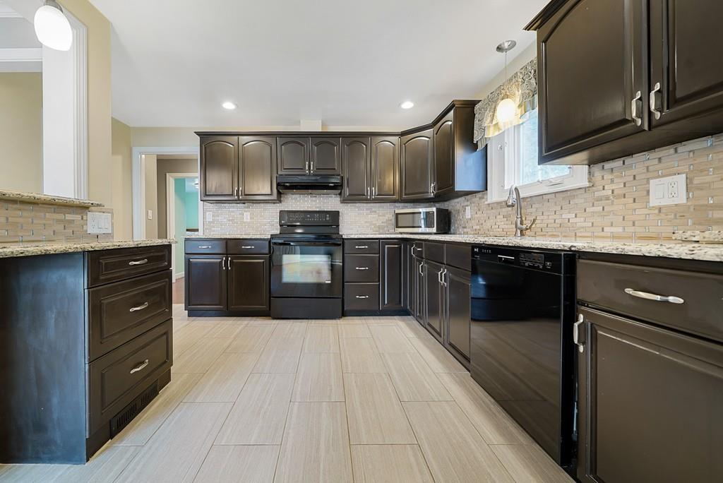 38 Kinnicutt Road Worcester, MA 01602 - Photo 4 of 25 Gallery Image 4