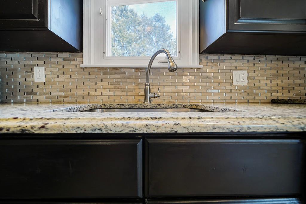 38 Kinnicutt Road Worcester, MA 01602 - Photo 5 of 25 Gallery Image 5