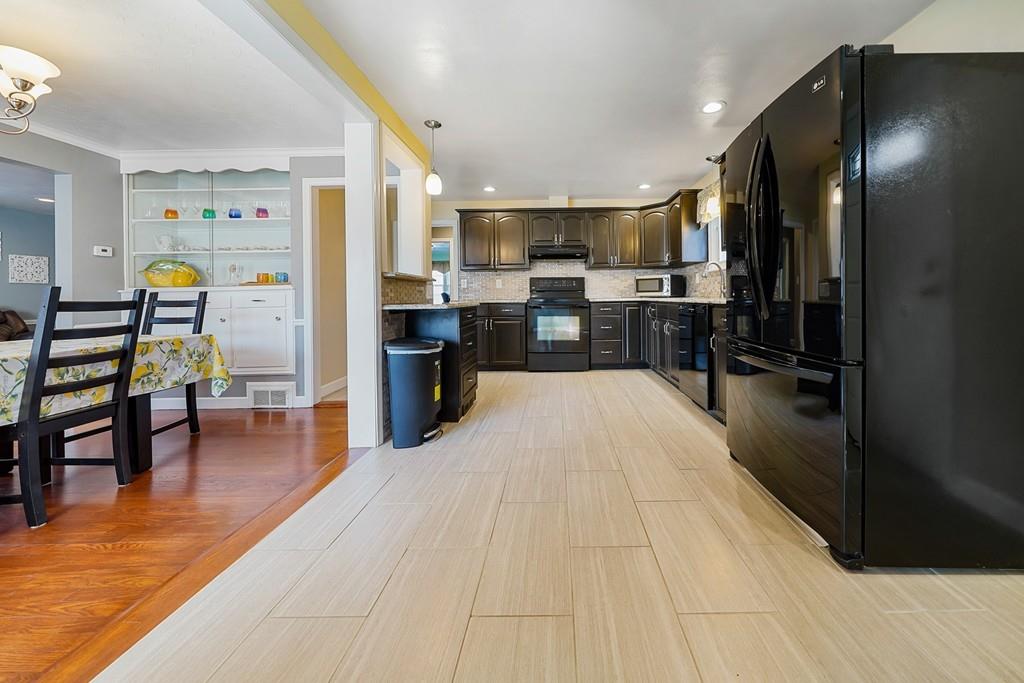38 Kinnicutt Road Worcester, MA 01602 - Photo 8 of 25 Gallery Image 8