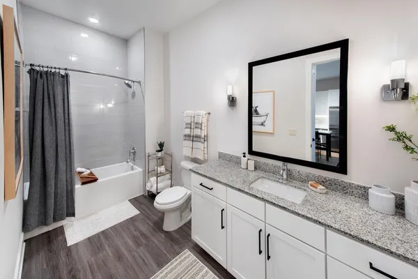 $2,750 | 2000 Stirling Road, Unit 7106, Hollywood, FL 33020