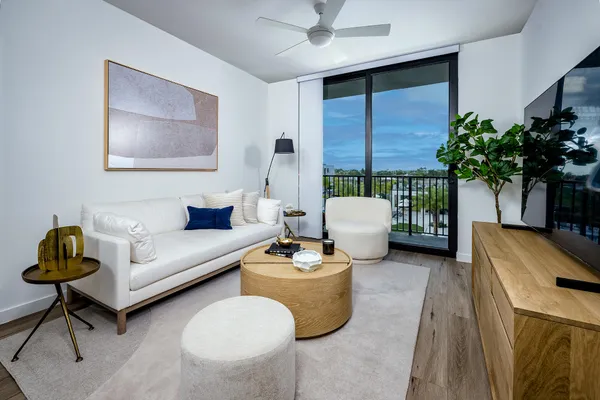 $2,750 | 2000 Stirling Road, Unit 7106, Hollywood, FL 33020