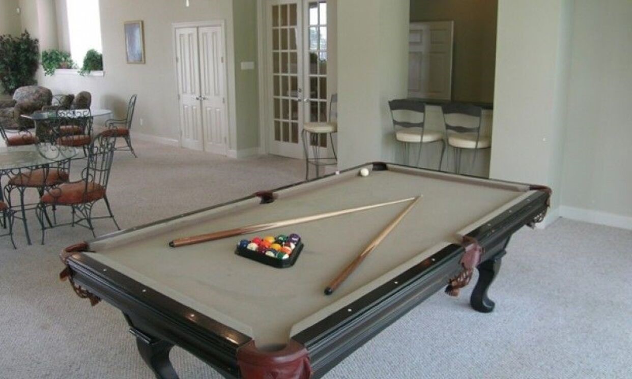 3400 Edloe Street, Unit 701 Houston, TX 77027 - Photo 12 of 13 a room with furniture and gym equipment