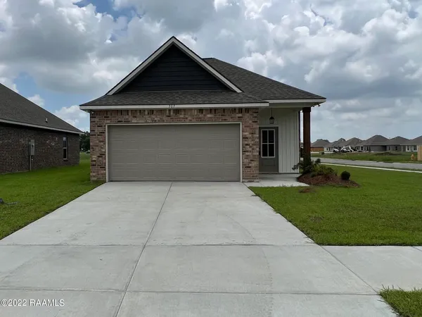 $2,100 | 307 Grassy Meadows Lane, Lafayette, LA 70506
