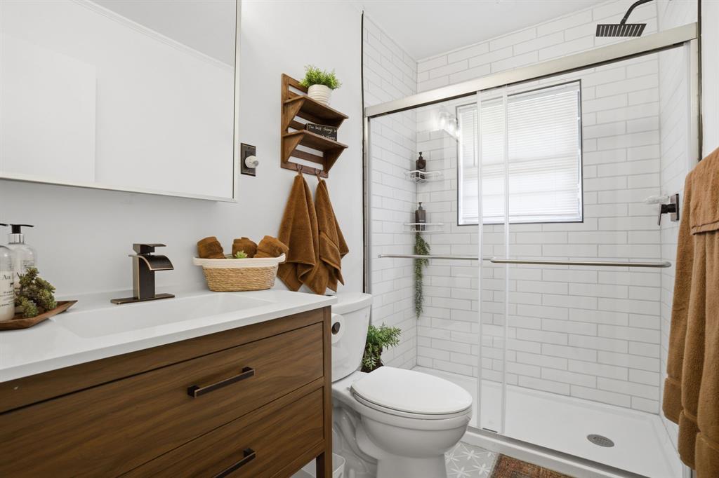 9380 North County Road Frisco, TX 75033 - Photo 20 of 40 new glass shower