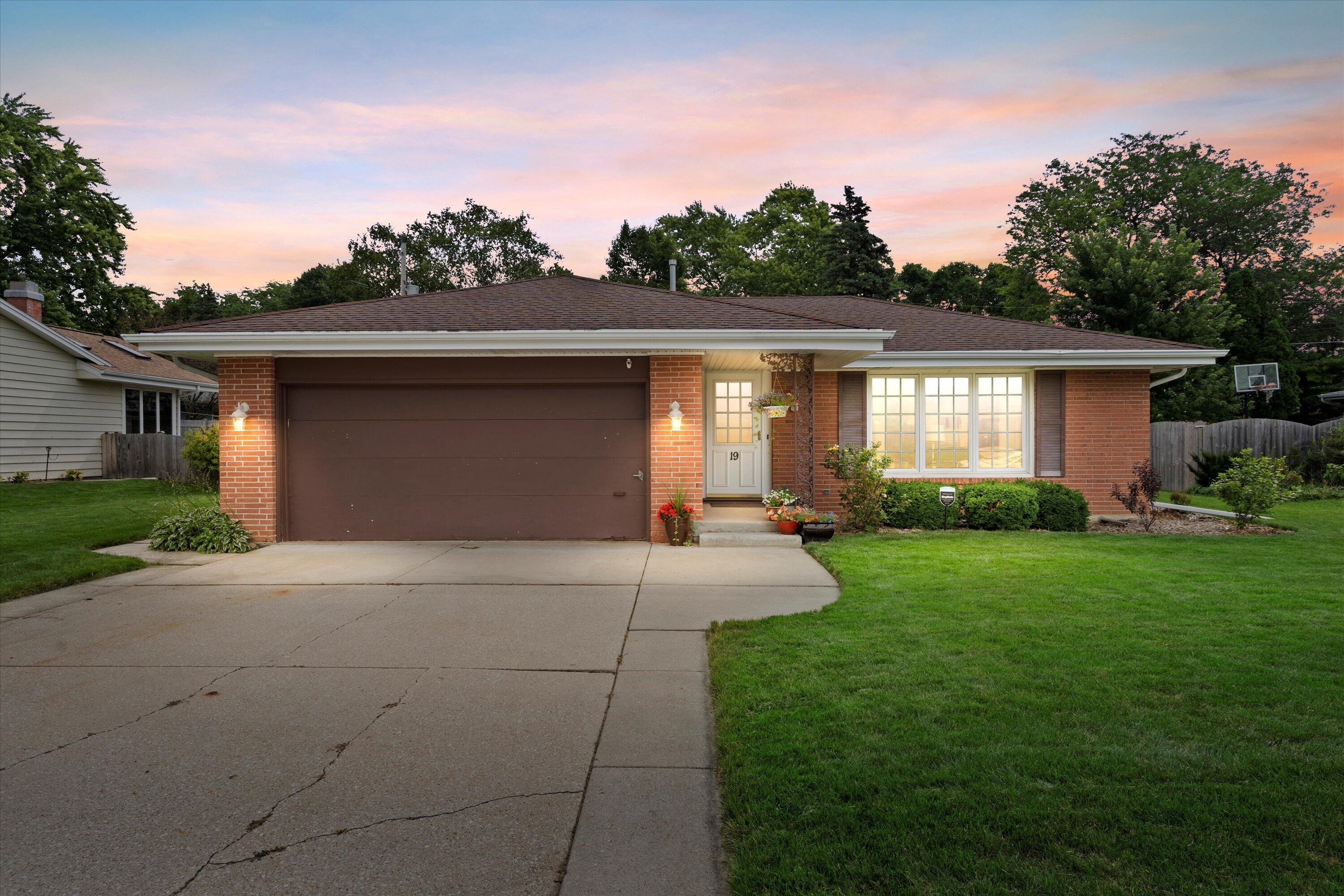 19 Virginia Street Racine, WI 53405 - Photo 1 of 1 01-DSC07992(1)