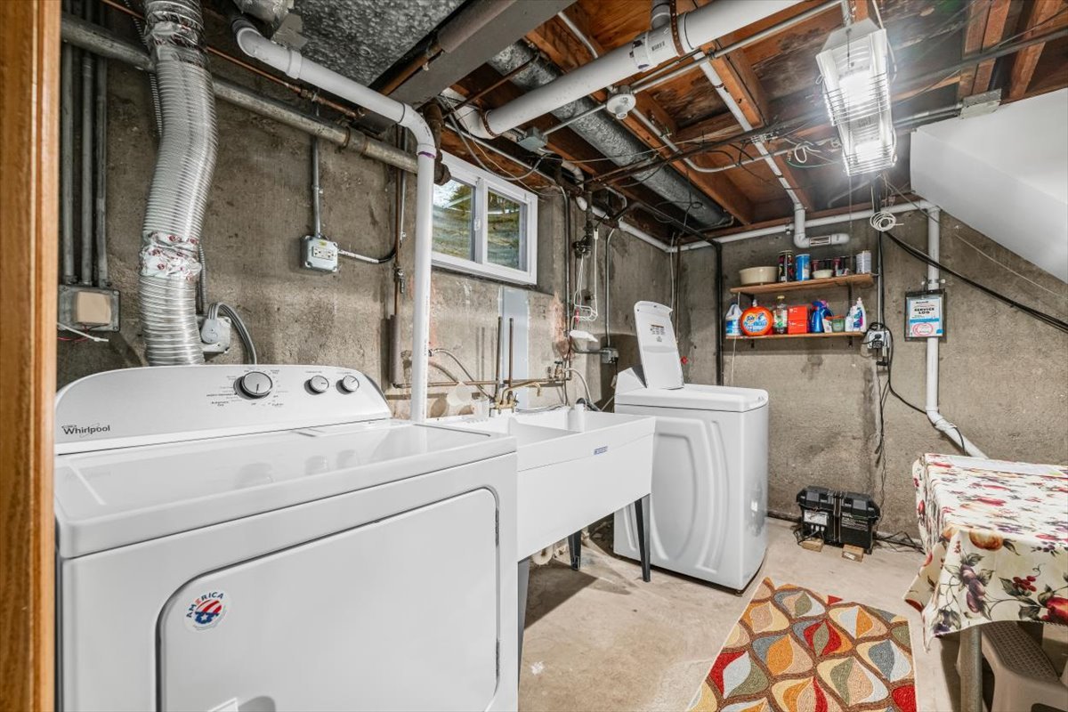 3296 Brook Road Highland Park, IL 60035 - Photo 18 of 21 a utility room with dryer and washer