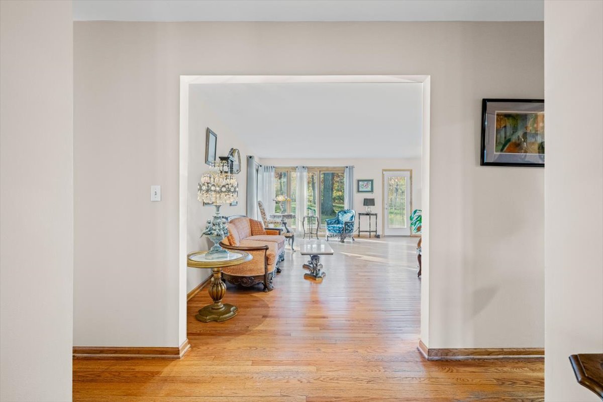 3296 Brook Road Highland Park, IL 60035 - Photo 5 of 21 a living room with furniture and a table