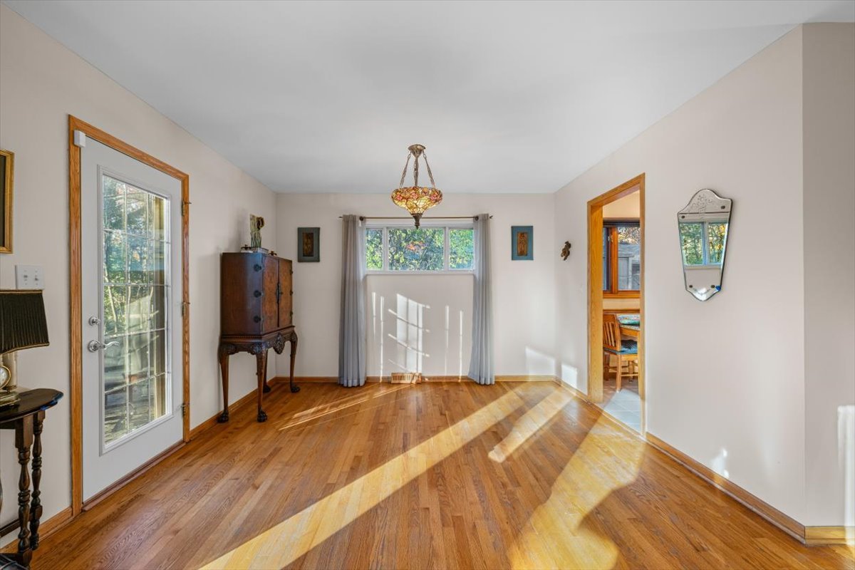 3296 Brook Road Highland Park, IL 60035 - Photo 10 of 21 a bed sitting in a spacious bedroom next to a window